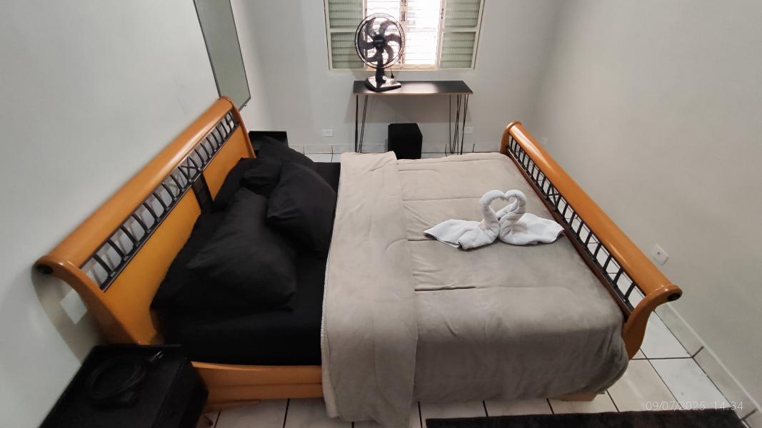 Imagem 1 da galeria do anúncio: Quarto individual CAMA QUEEN SIZE muito perto do aeroporto