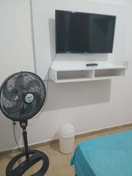 Imagem 3 da galeria do anúncio: Quarto no Papicu, prox. Riomar e HGF