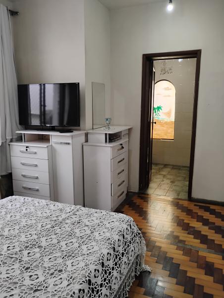 Imagem 6 da galeria do anúncio: Quarto com ar condicionado e banheiro privativo