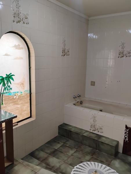 Imagem 9 da galeria do anúncio: Quarto com ar condicionado e banheiro privativo