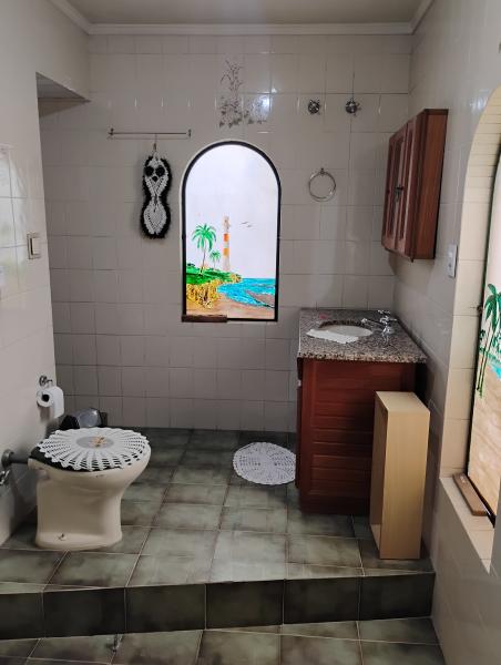 Imagem 10 da galeria do anúncio: Quarto com ar condicionado e banheiro privativo