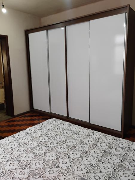 Imagem 4 da galeria do anúncio: Quarto com ar condicionado e banheiro privativo