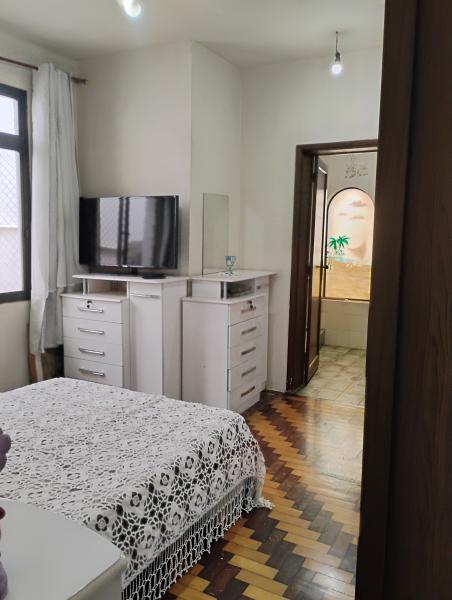 Imagem 1 da galeria do anúncio: Quarto com ar condicionado e banheiro privativo