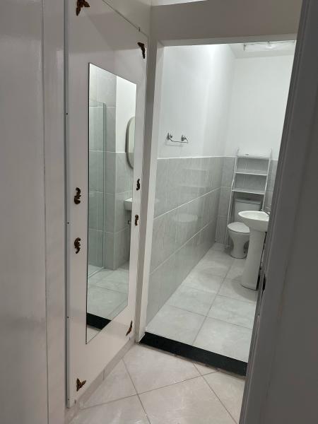 Imagem 21 da galeria do anúncio: Quartos para mulheres individuais