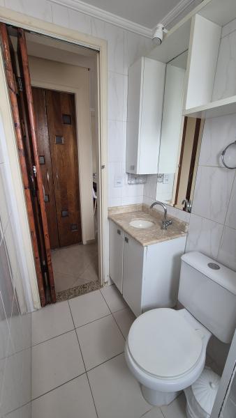 Imagem 15 da galeria do anúncio: Quarto com banheiro em ap aconchegante e bem localizado