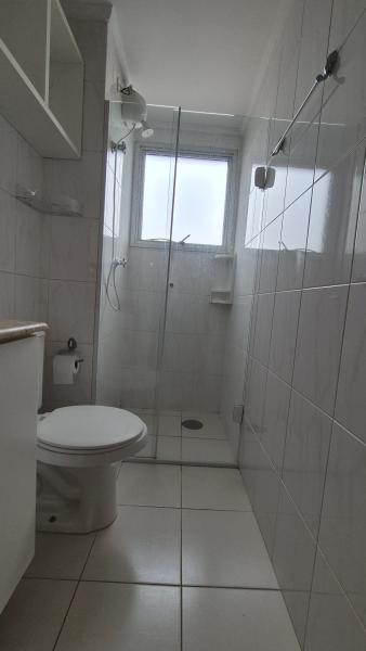 Imagem 14 da galeria do anúncio: Quarto com banheiro em ap aconchegante e bem localizado