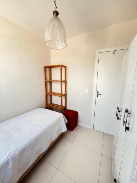 Imagem 2 da galeria do anúncio: Quarto femino em apartamento calmo