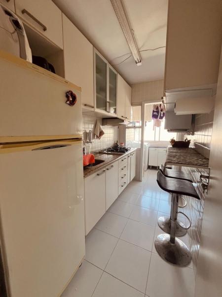 Imagem 8 da galeria do anúncio: Quarto femino em apartamento calmo