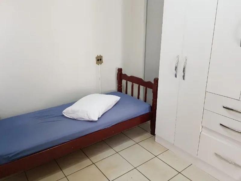 Imagem 1 da galeria do anúncio: Divido quarto