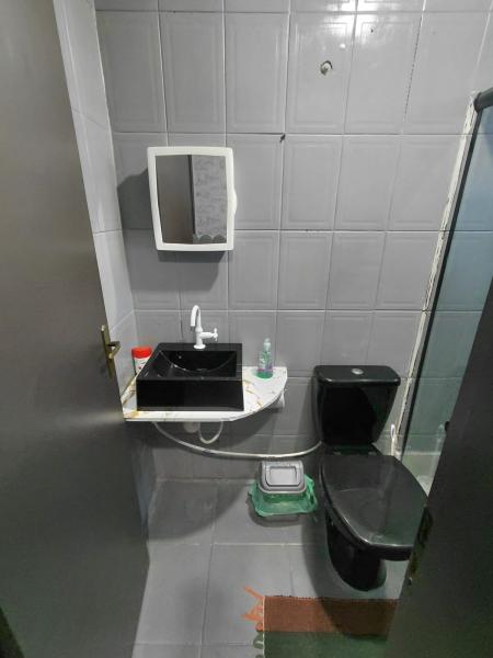 Imagem 5 da galeria do anúncio: Alugamos kitnet mobiliada com água luz e condomínio incluso.