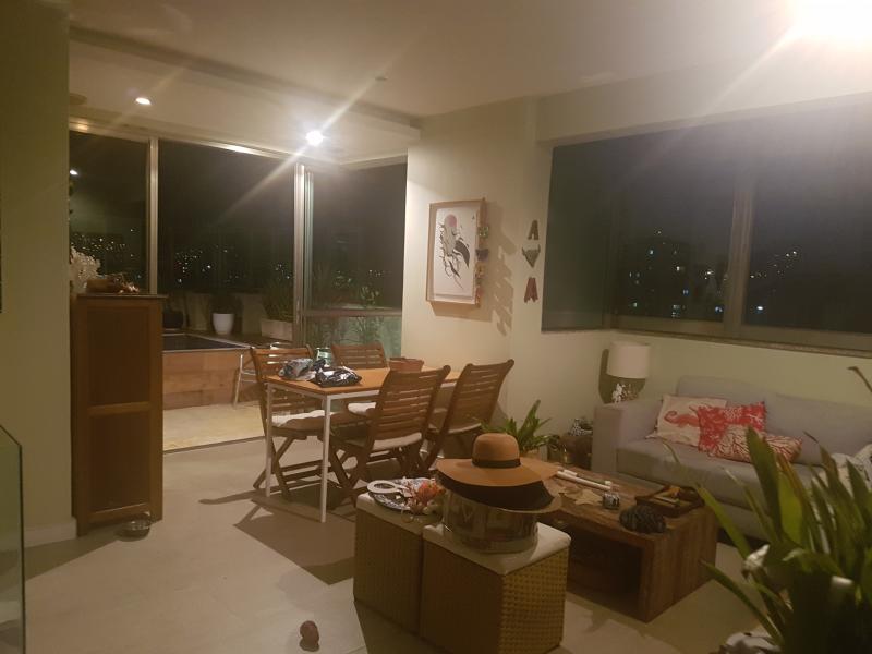 Imagem 2 da galeria do anúncio: Suíte privativa com sacada