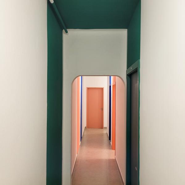 Imagem 15 da galeria do anúncio: QUARTO AREJADO NO BOM FIM