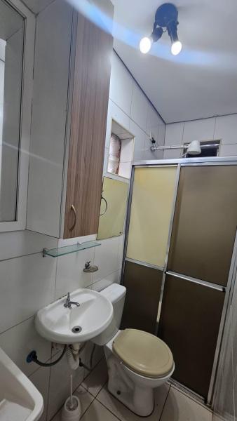 Imagem 8 da galeria do anúncio: ALUGA-SE P/ SOLTEIRO OU CASAL