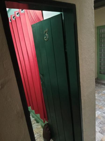 Imagem 8 da galeria do anúncio: Quarto em Frente ao banheiro.