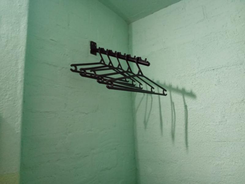 Imagem 6 da galeria do anúncio: Quarto em Frente ao banheiro.