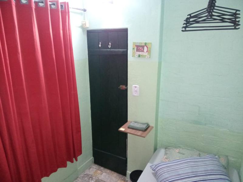 Imagem 5 da galeria do anúncio: Quarto em Frente ao banheiro.