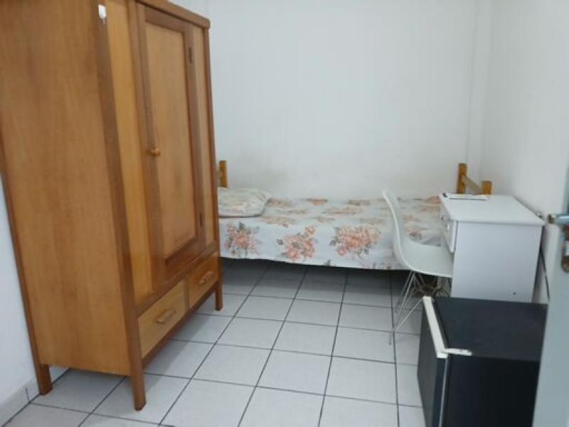 Imagem 1 da galeria do anúncio: Quarto Mobiliado para Rapazes com Vaga para Moto