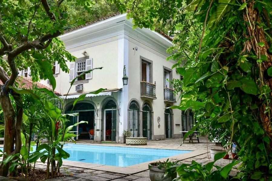 Imagem 2 da galeria do anúncio: Casarão em Laranjeiras - quartos individuais