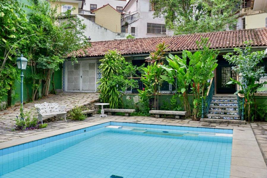 Imagem 3 da galeria do anúncio: Casarão em Laranjeiras - quartos individuais