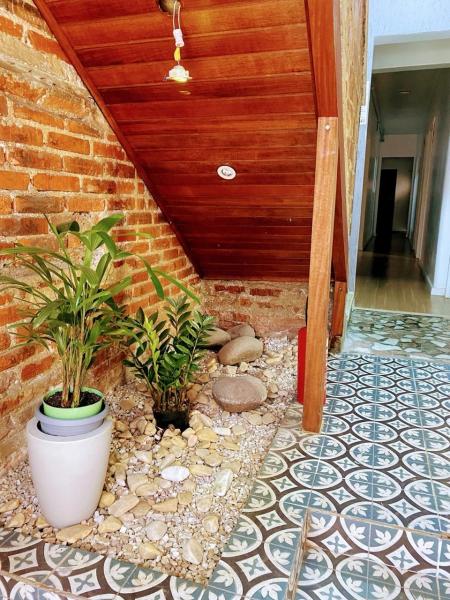 Imagem 6 da galeria do anúncio: Quarto mobiliado na Cidade baixa