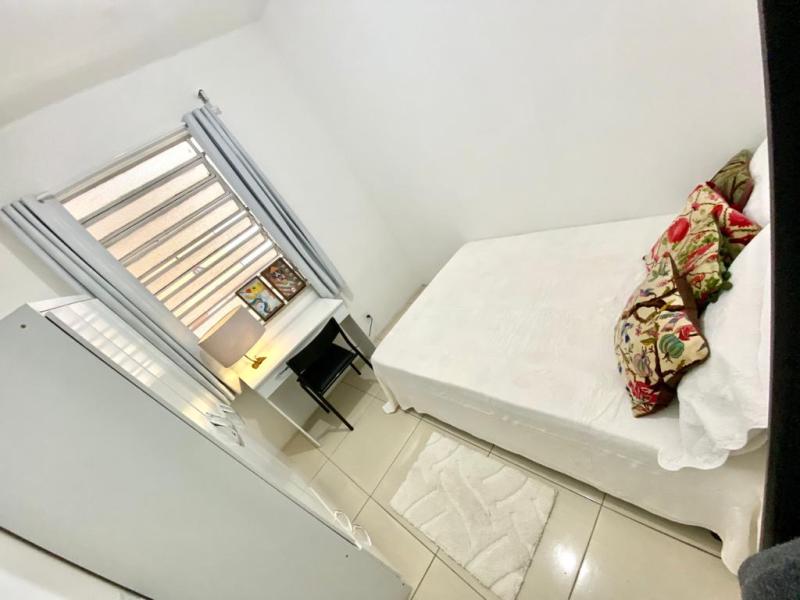 Imagem 2 da galeria do anúncio: STUDIO NA FRENTE DA UFRGS/Centro!