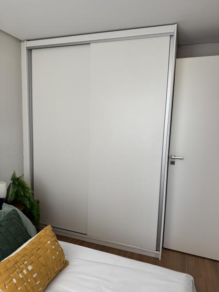 Imagem 2 da galeria do anúncio: Quarto em apartamento decorado e mobiliado