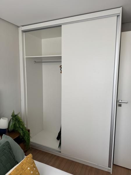 Imagem 4 da galeria do anúncio: Quarto em apartamento decorado e mobiliado