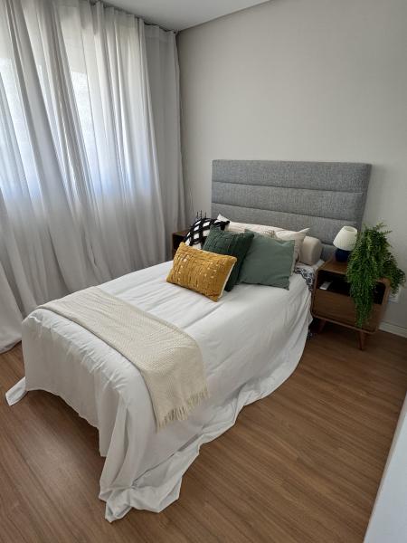 Imagem 5 da galeria do anúncio: Quarto em apartamento decorado e mobiliado