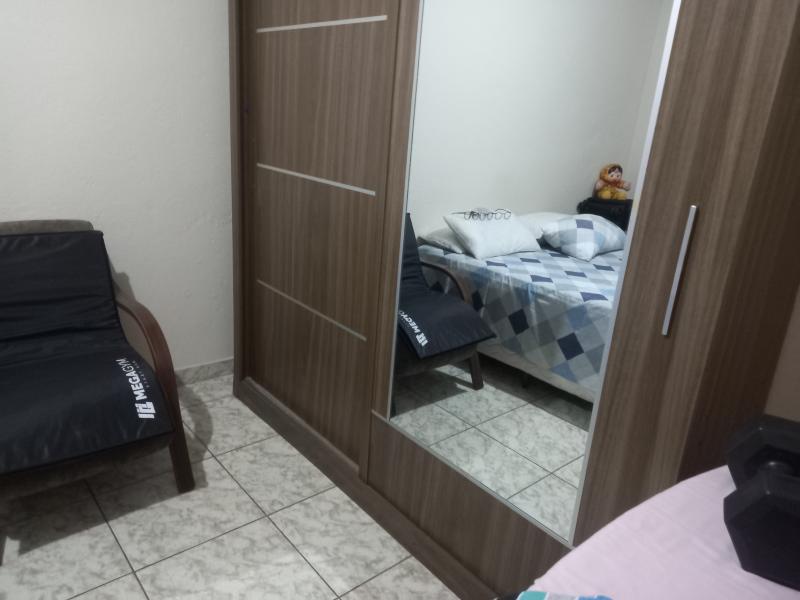 Imagem 1 da galeria do anúncio: Alugo um quarto mobiliado.