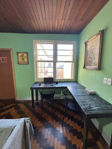 Imagem 4 da galeria do anúncio: Bah Gurias — teu lar feminino no centro de Porto Alegre.