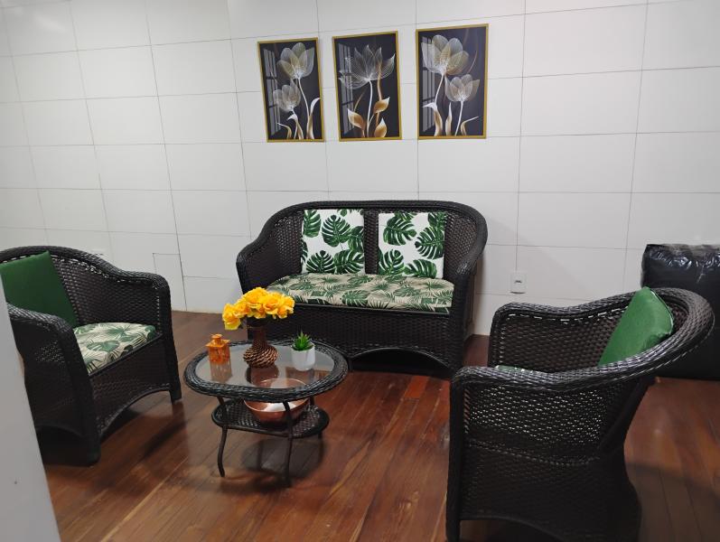 Imagem 4 da galeria do anúncio: Quarto amplo com cama de casal bem arejado