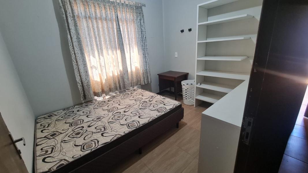 Imagem 1 da galeria do anúncio: um quarto , cozinha compartilhada, um banheiro ..