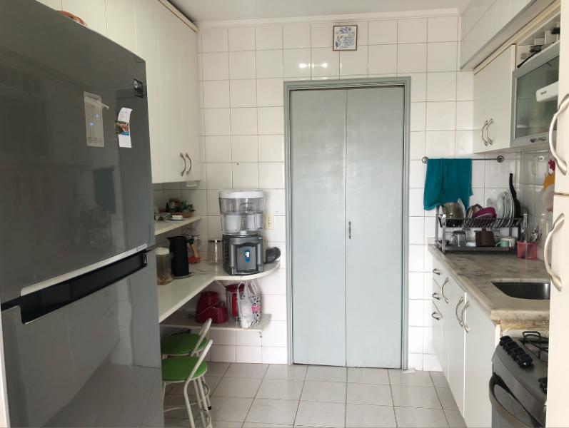 Imagem 2 da galeria do anúncio: Quarto com sacada em apartamento com vista