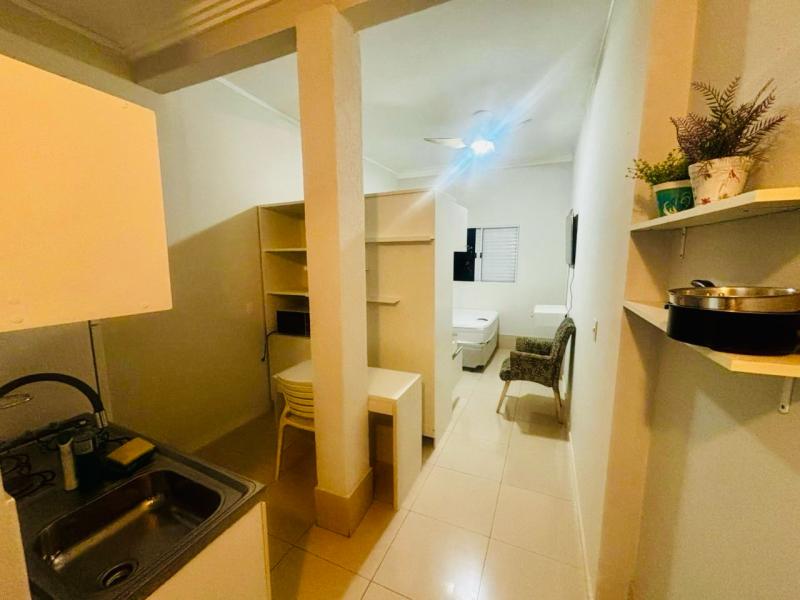 Imagem 1 da galeria do anúncio: Kitnet Reformada/Bem Localizada/Agua, Luz IPTU incluso