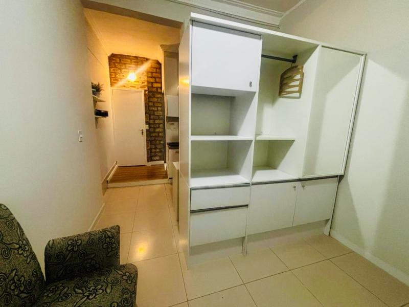 Imagem 3 da galeria do anúncio: Kitnet Reformada/Bem Localizada/Agua, Luz IPTU incluso