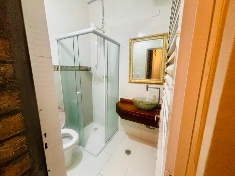 Imagem 4 da galeria do anúncio: Kitnet Reformada/Bem Localizada/Agua, Luz IPTU incluso