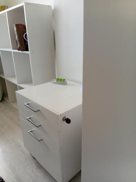 Imagem 4 da galeria do anúncio: Quarto decorado, novíssimo, com tv, ar, móvei, banheiro exc.