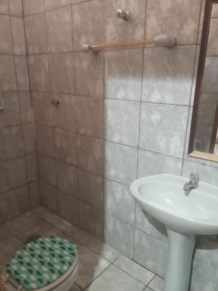 Imagem 3 da galeria do anúncio: Quarto com banheiro individual masculino no bairro