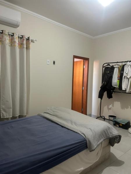 Imagem 1 da galeria do anúncio: Quarto para pessoa alto astral e comunicativa