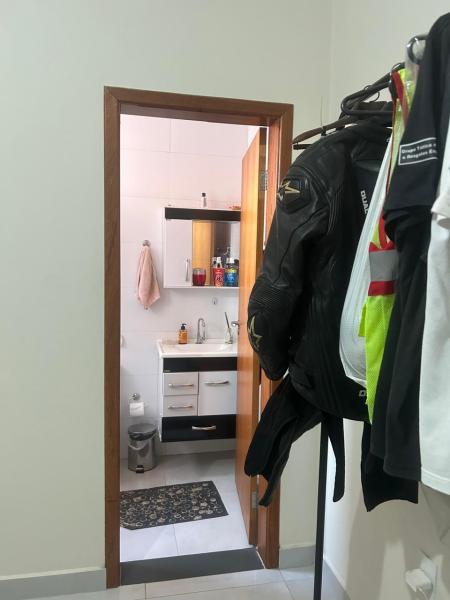 Imagem 4 da galeria do anúncio: Quarto para pessoa alto astral e comunicativa