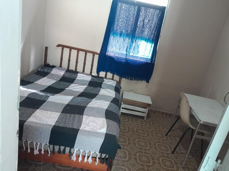 Imagem 2 da galeria do anúncio: alugo quarto em casa