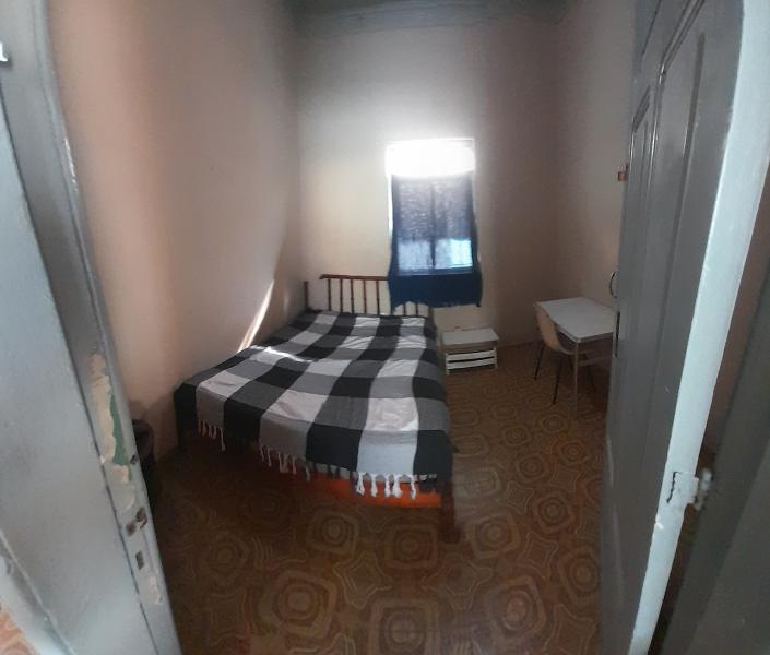 Imagem 1 da galeria do anúncio: alugo quarto em casa