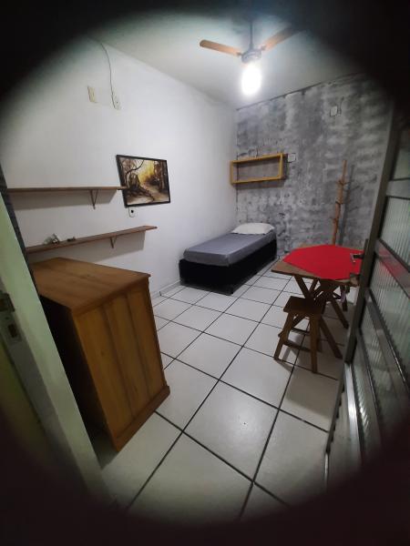 Imagem 2 da galeria do anúncio: Quartos para alugar em casa familia 11 97232 6448