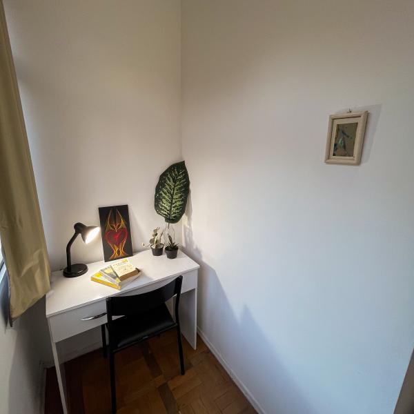 Imagem 4 da galeria do anúncio: QUARTO NA FRENTE DA UFRGS