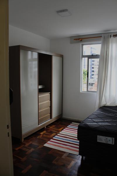 Imagem 16 da galeria do anúncio: 2 Apartamentos : 1 Feminino | 1 Masculino : 5 quartos por ap