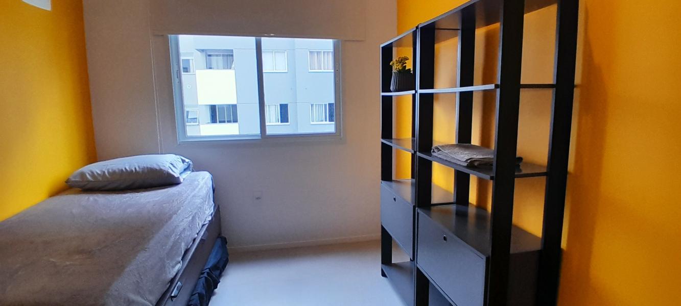 Imagem 12 da galeria do anúncio: Quarto com mobília  para mulheres