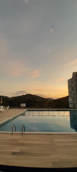 Imagem 2 da galeria do anúncio: Quarto com mobília  para mulheres