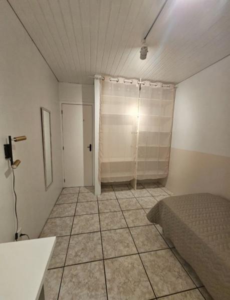 Imagem 8 da galeria do anúncio: Alugo quartos no Santa Monica