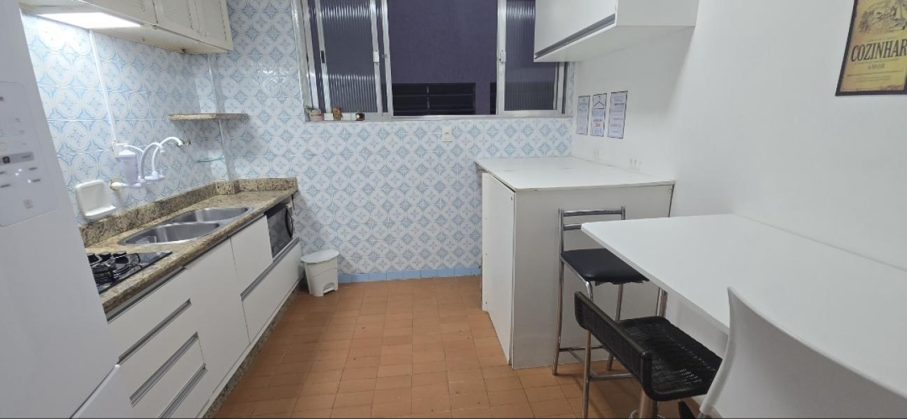 Imagem 6 da galeria do anúncio: APARTAMENTO 4 QUARTOS INDIV. PARA MOÇAS. CANAL 5 (PRAIA)