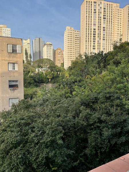 Imagem 3 da galeria do anúncio: Suíte muito ensolarada 🌞e espaçosa🥰